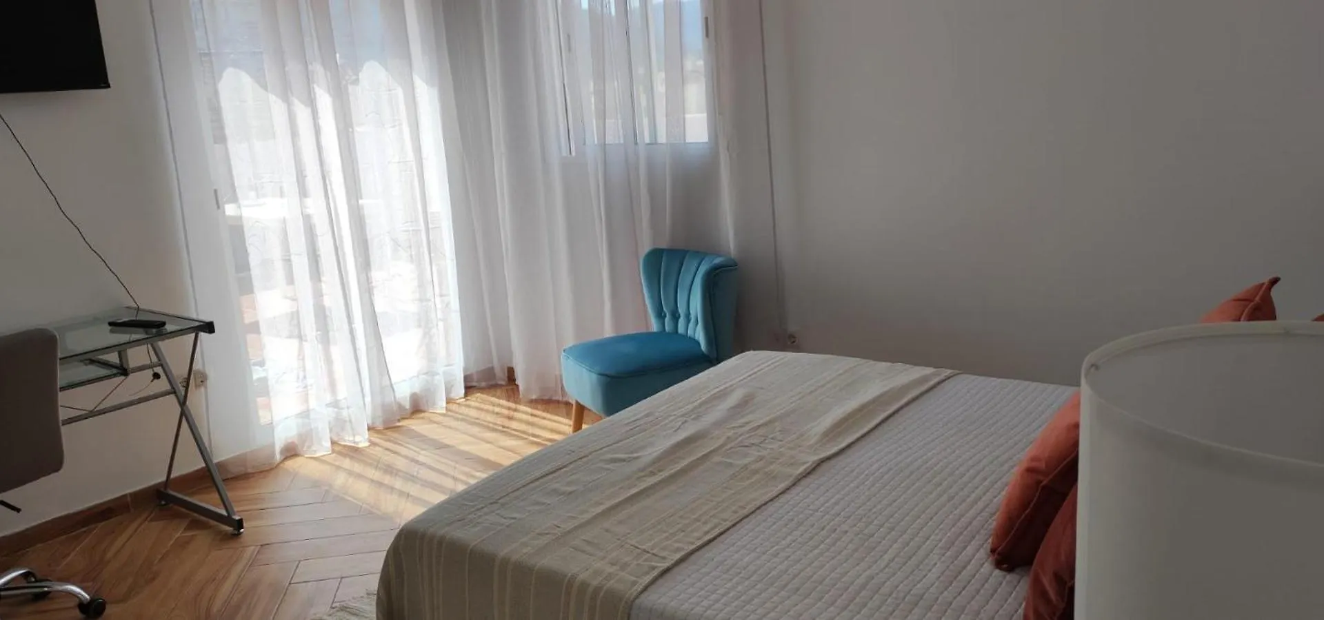 Atico 2 Dormitorios Y Apartamento 2 Dormitorios Arenas  Arenas (Malaga)